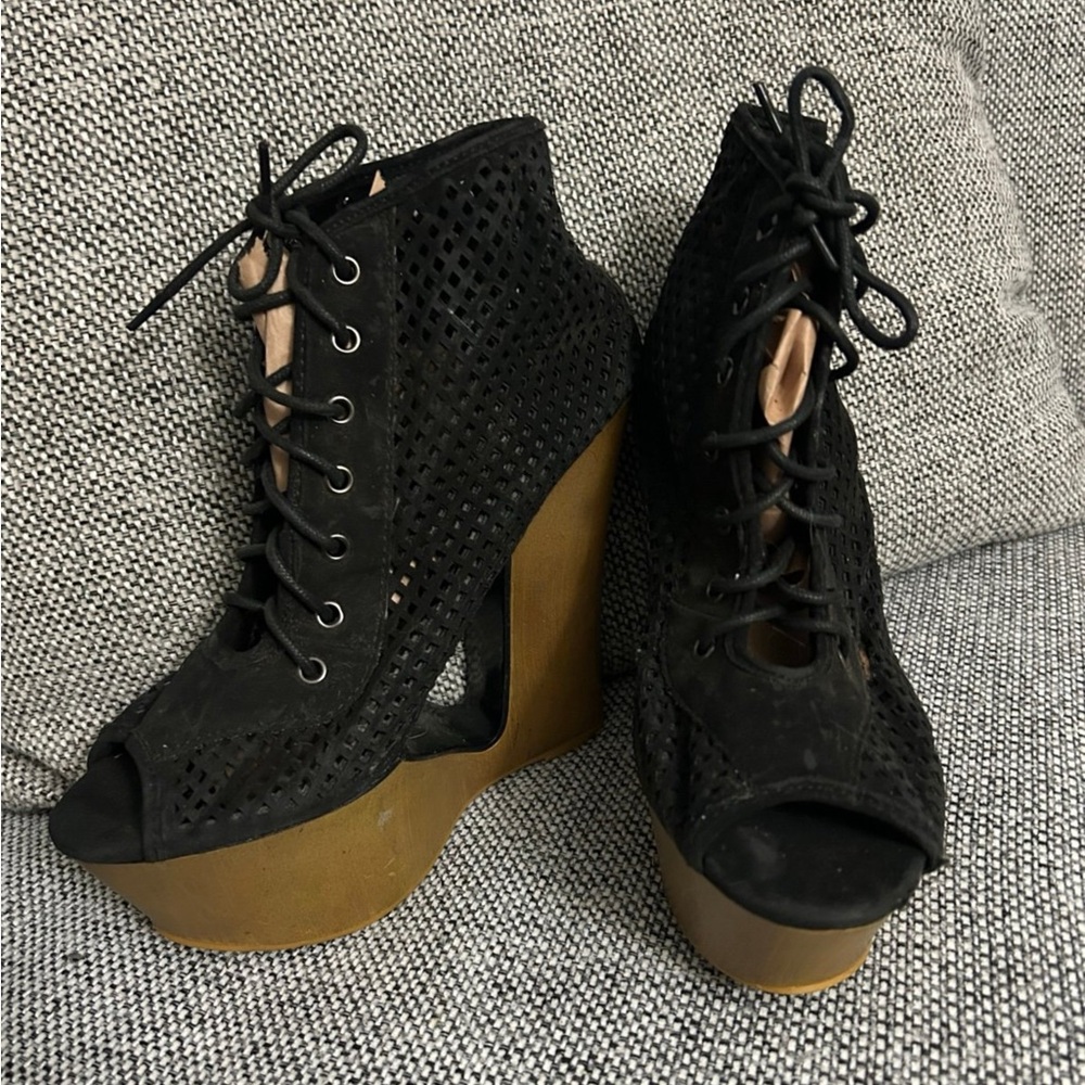 Bamboo women’s Y2K platform pep-toe wedge heels size 8 1/2